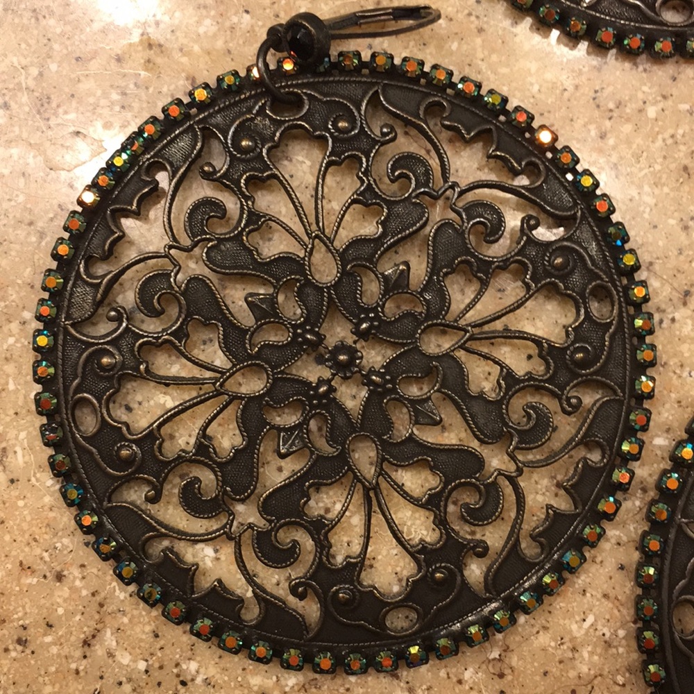 BEAUTIFUL earring and necklace set